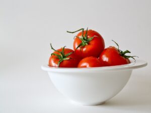 Tomate in Schüssel